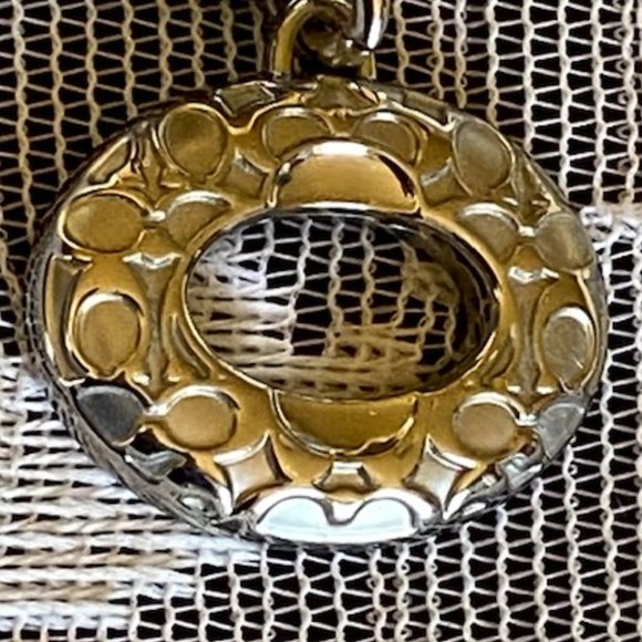 Coach Embossed Signature Logo Open Oval Shape Silver Keychain - Picture 11 of 13